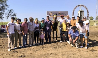 Triunfo para dos caballos de Tornquist en la recta del Club Hípico y Social Catriló