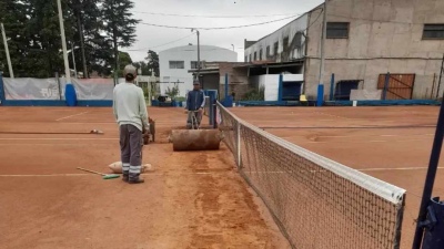 Continúan los trabajos en las canchas de Automoto Tenis