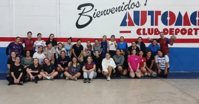 Comenzaron las clases de maxi voley recreativo femenino en el Club Automoto