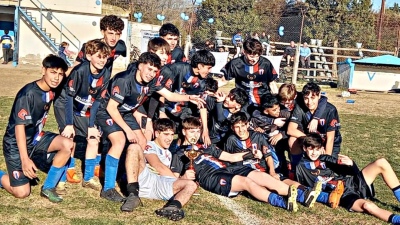 Inferiores: La sexta de Atlético Ventana recibió el trofeo de campeón cuando se midieron ante LN Alem