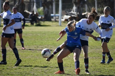 Liga Regional de Fútbol: El Clausura de Primera femenino marcha en quinta