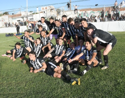 Liga del Sur: Liniers, con "Manu" Abregu como titular, superó a Bella Vista en la final del playoffs y forzó a un partido extra