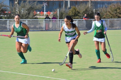 Hockey: Dos victorias y dos derrotas para Las Lobas ante Pacifico B (Incluye fotos)