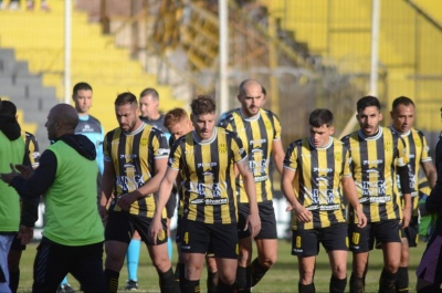 Federal A: Olimpo, con minutos en cancha de Vila, se dividió en dos y sumó un punto con sabor a poco ante Cipolletti