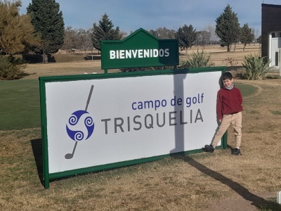 Joven golfista serrano de 7 años se lució en un torneo regional de golf